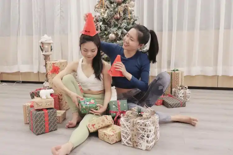 圣诞双人合照氛围感姿势参考