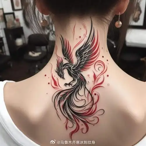 纹身对于女生来说可以是一种独特的装饰,能够展现个性,兴趣或某种情感