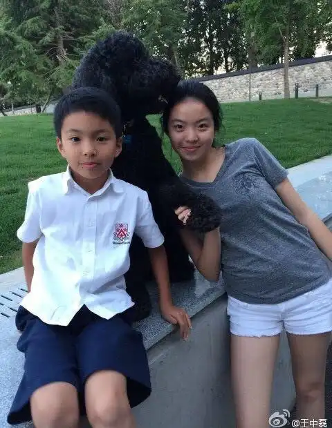 从小在明星堆里长大王中磊女儿大长腿吸睛儿子威廉阳光帅气