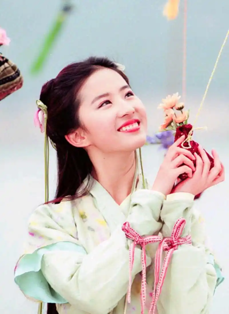 女明星最美古装造型,杨紫的颜淡好仙,杨幂的夕瑶最美!