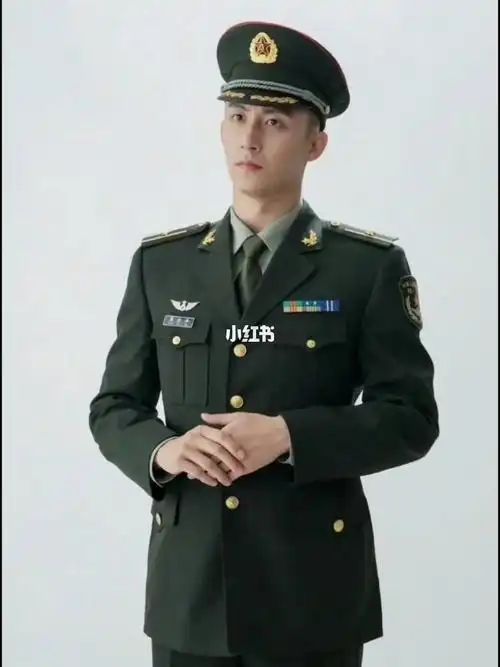 这身军装穿身上帅出天花板了#黄景瑜