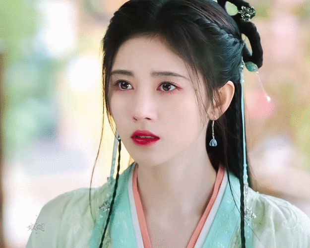 满屏披发高马尾同质发饰…能给美女用心配古装发型吗?百张动图