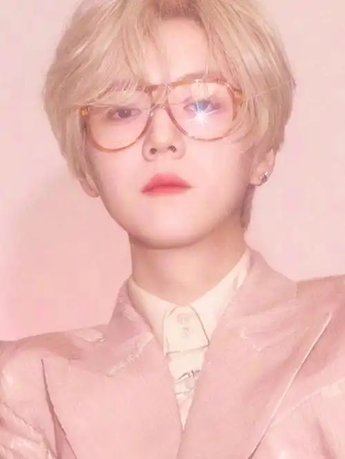 红秀杂志鹿晗脸蛋就是牛逼