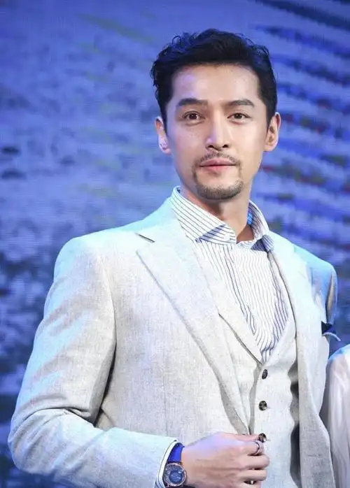 留胡子堪比"整容"!这11位男星气质大变,有人变丑,有人成极品