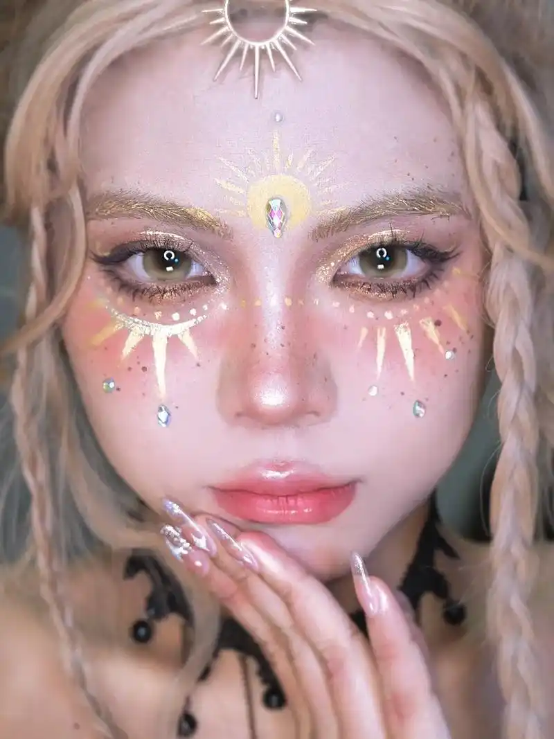 "做个会发光的人,当自己的希望."创意妆容 #创意妆 #圣诞 - 抖音