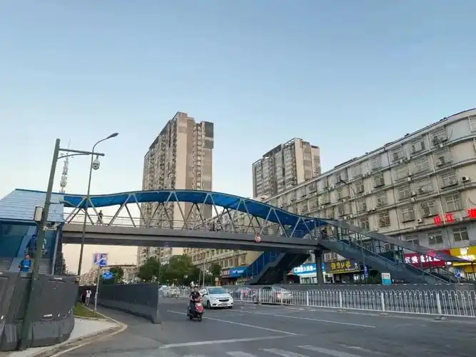 孩子上学安全不用愁园区新增两座天桥开放通行