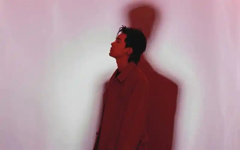 易烊千玺登封《时尚cosmo》,高清图片,电脑桌面-壁纸族