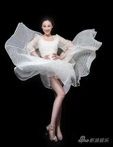 组图周扬翩翩起舞似天鹅白衣裙装清凉写真