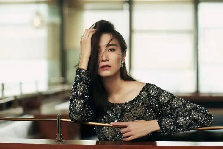 浅谈小宋佳四段感情,每一段都是认真地爱着,好的爱情要敢爱敢恨_女人