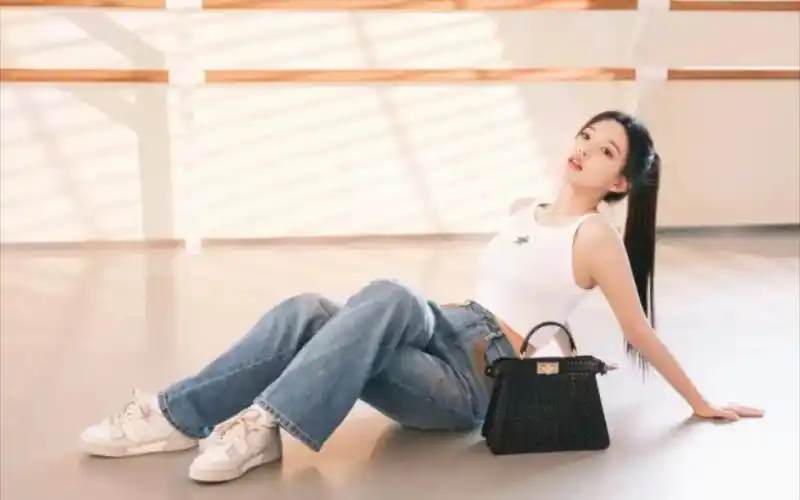 程潇～牛仔裤秀出好身材