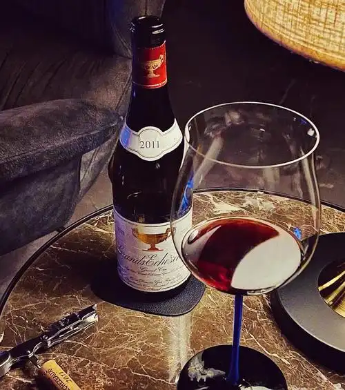 在家喝酒可比酒吧香多了