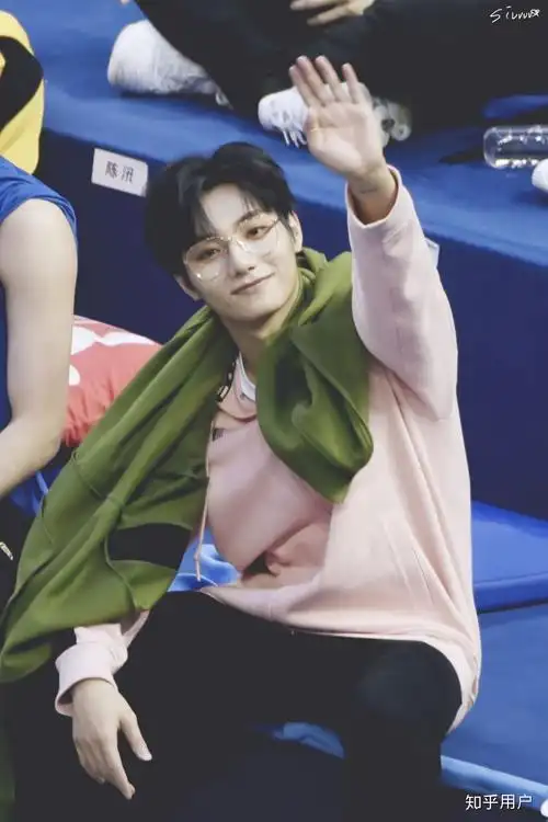 如何评价青春有你李振宁的颜值