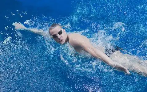游泳选手图片