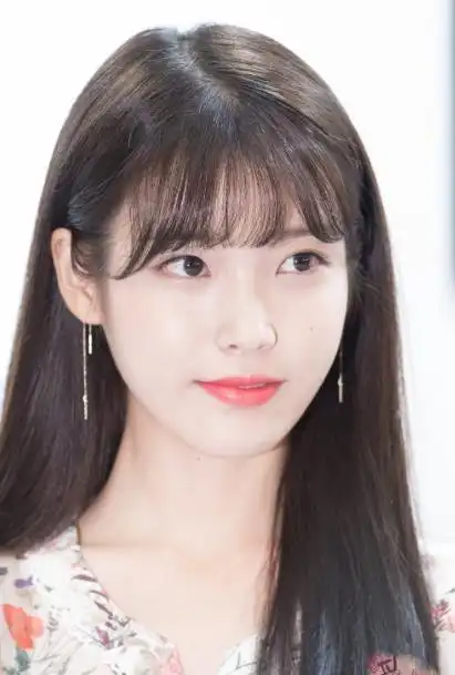 刘海的各个款式中,今年最流行这四种,减龄又少女,女明星都爱了|齐刘海