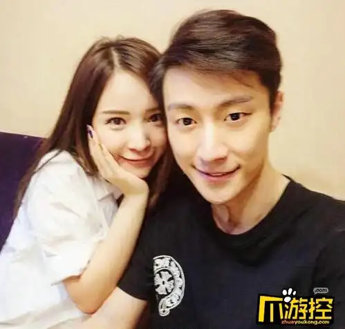 乔任梁女友发旧照 网友:表示鼻子酸涩想哭