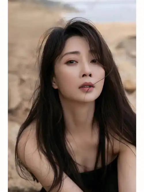 殷桃第14届金鹰节颁奖晚会造型雅美