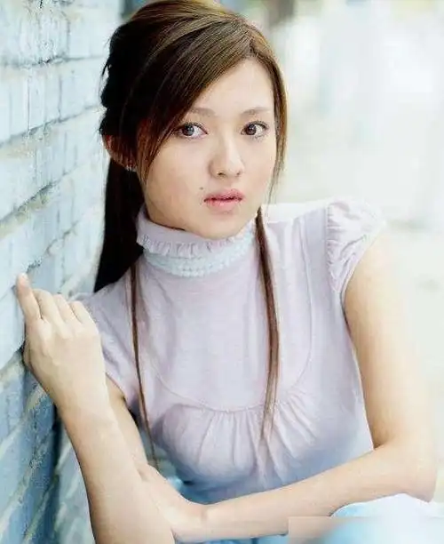 傅晶被赵宝刚看好被孙红雷带红43岁的她为何与奖杯无缘