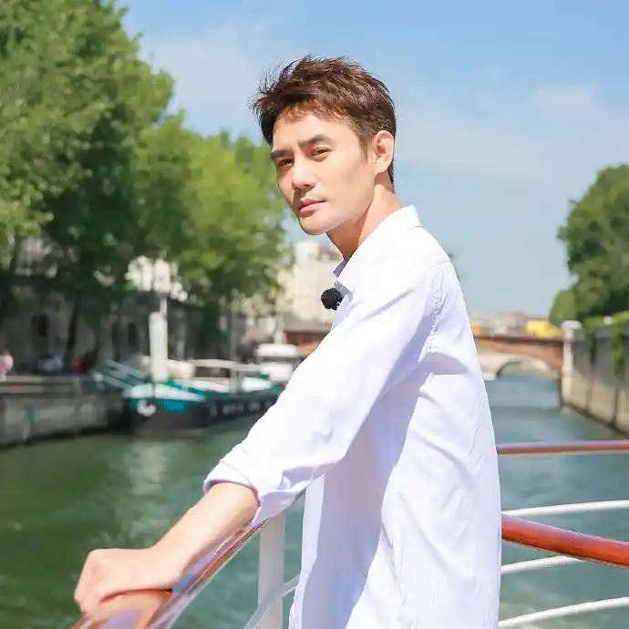 记录王凯超话#王凯青春环游记#几张白衬衫的微博头像尺寸还有漏发的几