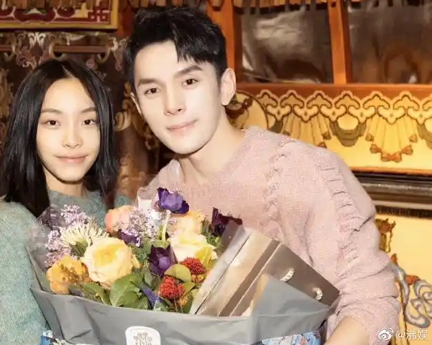 刘柏辛是李佳琦堂妹#我震惊了居然是堂兄妹关系!