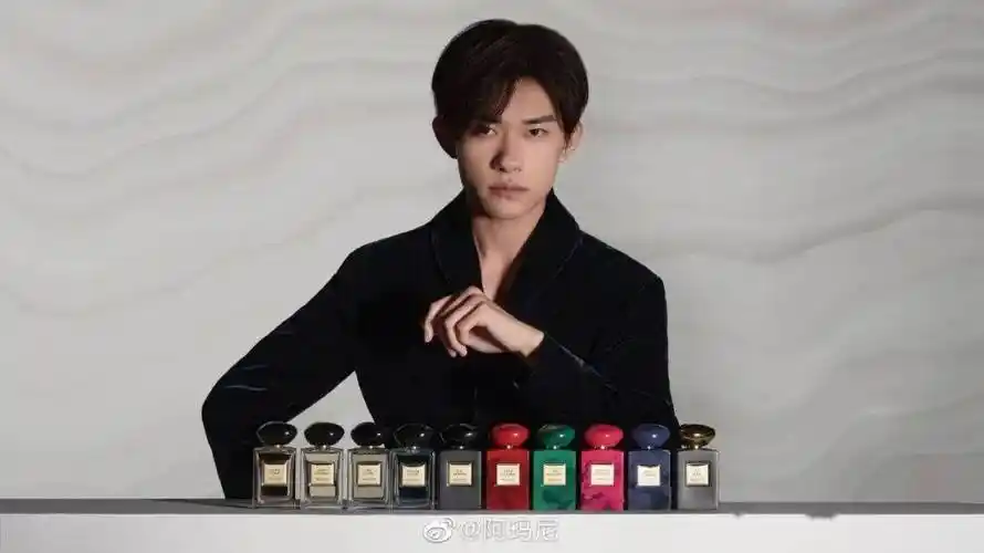 易烊千玺成为阿玛尼美妆全球品牌代言人全线代言彩妆护肤及香水系列