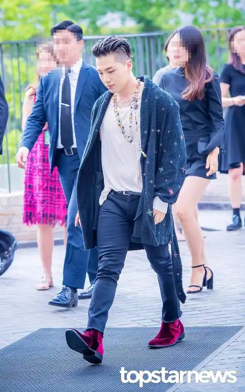 bigbang 太阳官方身高173 不少粉丝指出应该只有166~167啦xd