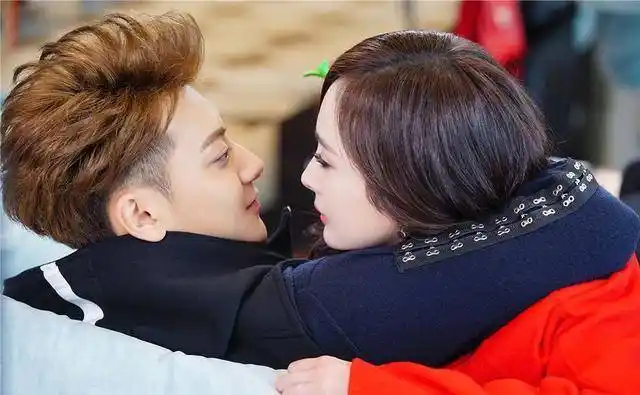 周冬雨_黄子韬_少年