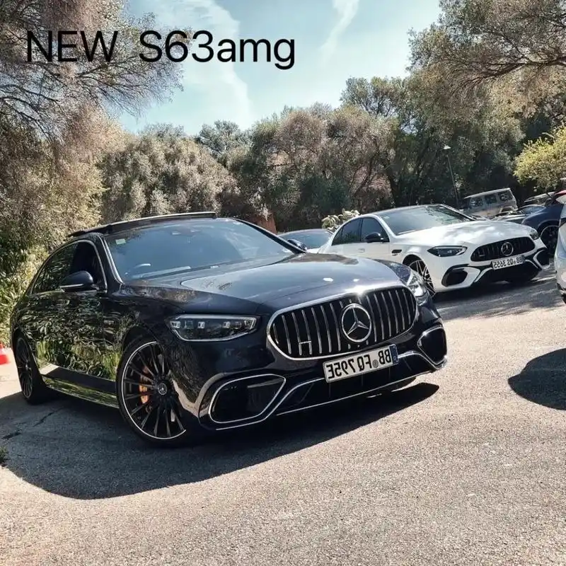 停在迈巴赫旁边的全新s63amg气场完全不输它大哥 #图文热 - 抖音