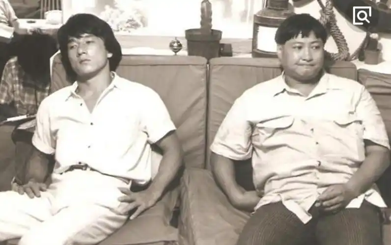 年近70的洪金宝瘦了,剪了年轻时的同款蘑菇头,老影迷看哭了!