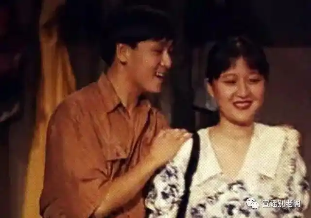 最近贾家人全家福翻新(据说是为了11月浙江卫视播出的一档全新真人秀