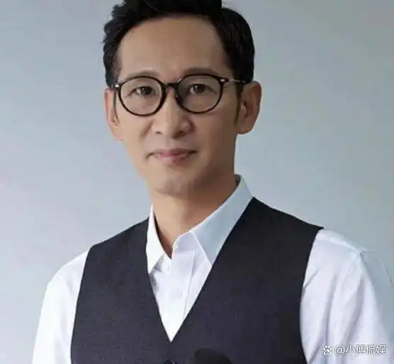 回顾:出道32年无差评,母亲离世却惹争议,王劲松究竟经历了什么