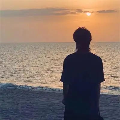 成熟稳重很有氛围感的男生头像图片