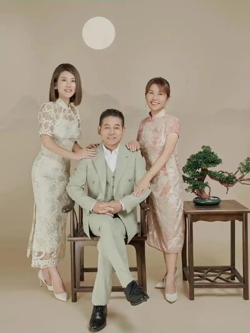 2023全家福留念.#全家福 #民国风旗袍 #生日拍照 花好 - 抖音