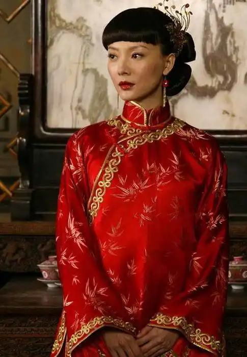 《铁梨花》中陈数装扮