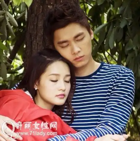 思聪李易峰吃火锅 李易峰的现任女友疑是李沁两人因戏生情(2)