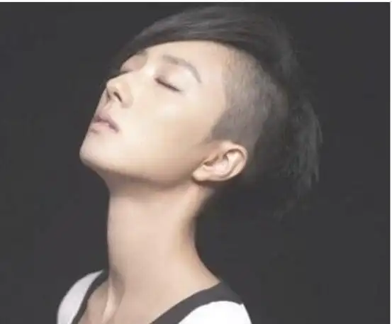 女生剃鬓角帅气短发发型