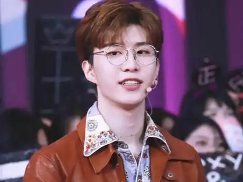 范丞丞童年照流出,出道至今变化很大,令人刮目相看