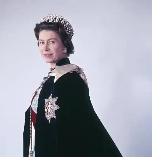 更不会退位,这意味着他打算像母亲伊丽莎白女王一样