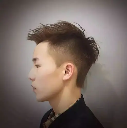 几亿男生都喜欢的3/7分纹理烫发型,妥帅!