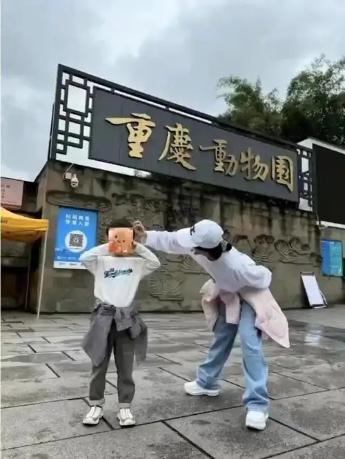 赵丽颖与儿子同游尽显母爱,再晒美照御姐范十足,绝美五官惹人爱