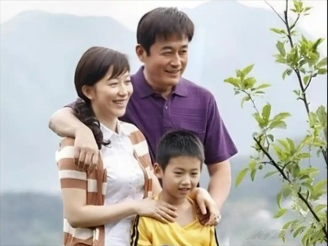 王志飞的第一任妻子是李健,两人于1995年结婚,第二年育有一子王也.