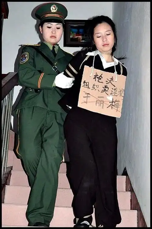 中华浮世绘:临行前的女犯人(组图)