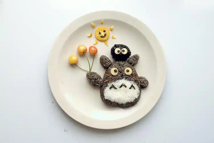 这道可爱的龙猫饭团让小朋友乐开花