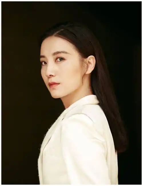 原创39岁宋佳气场全开一身西装套装高级华丽网友瘦下来像开挂了