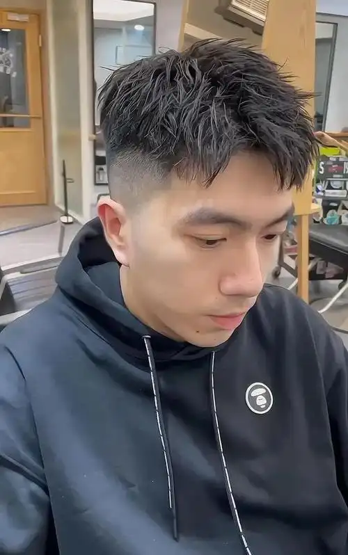 男生剪"两边铲"发型很阳光帅气,这3款不挑脸型,值得尝试!