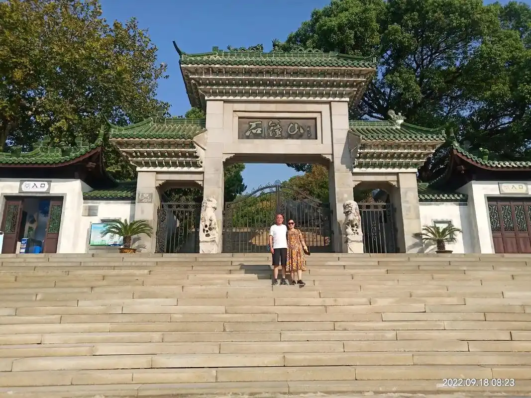 位于鄱阳湖湖口的石钟山因苏轼的《石钟山记》而出名, - 抖音