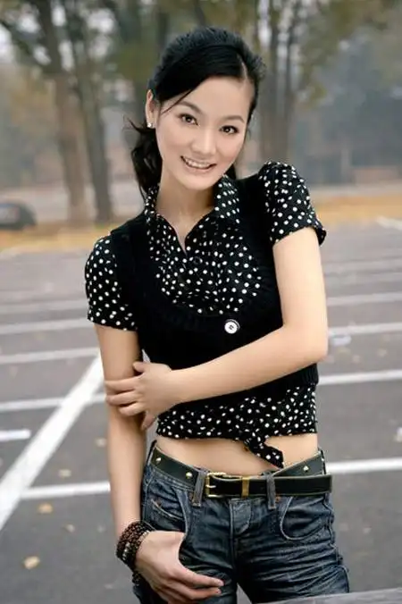 方柏霓遇家暴最爱修身衣