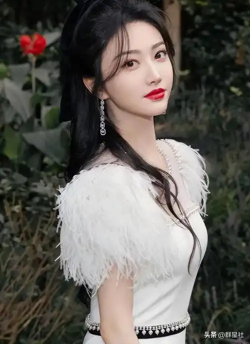 世界上最美的9双眼睛图片,漂亮眼珠子合集!一带就被问!