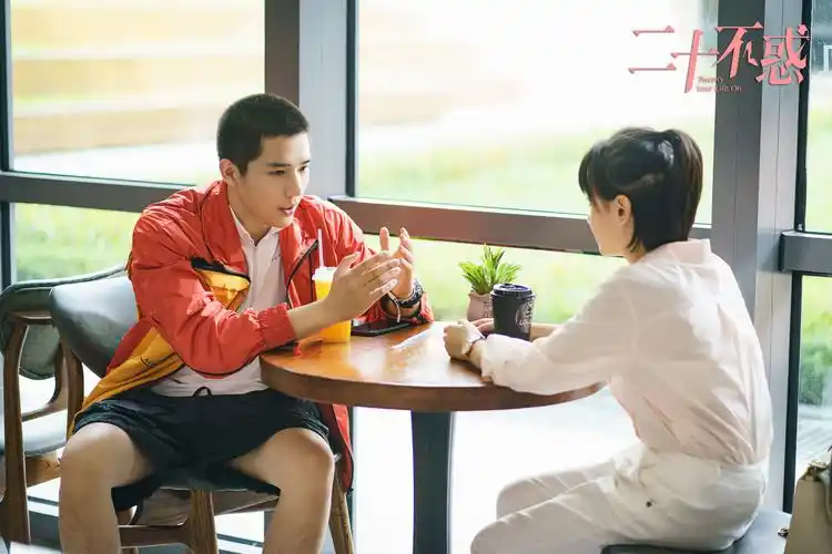 据悉,电视剧《二十不惑》正在湖南卫视金鹰独播剧场每晚更新中.