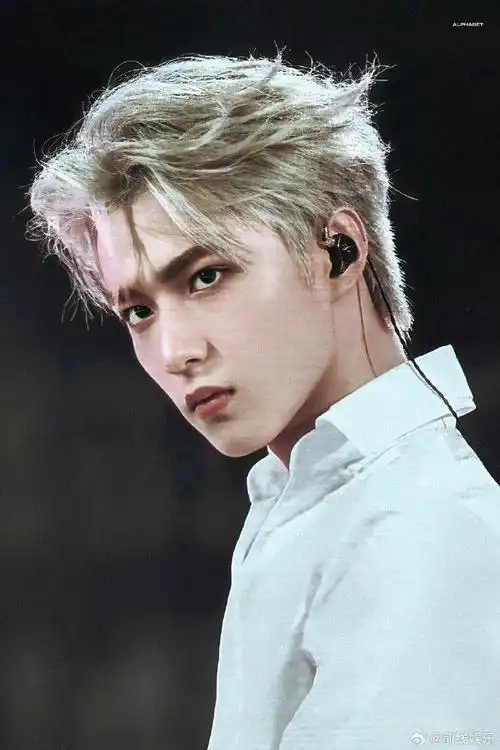 刘耀文变化好大,但是又好像都没有变