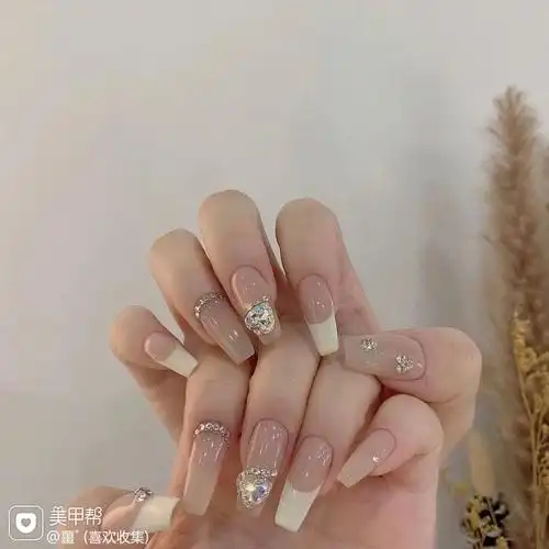 白色婚甲美甲图片